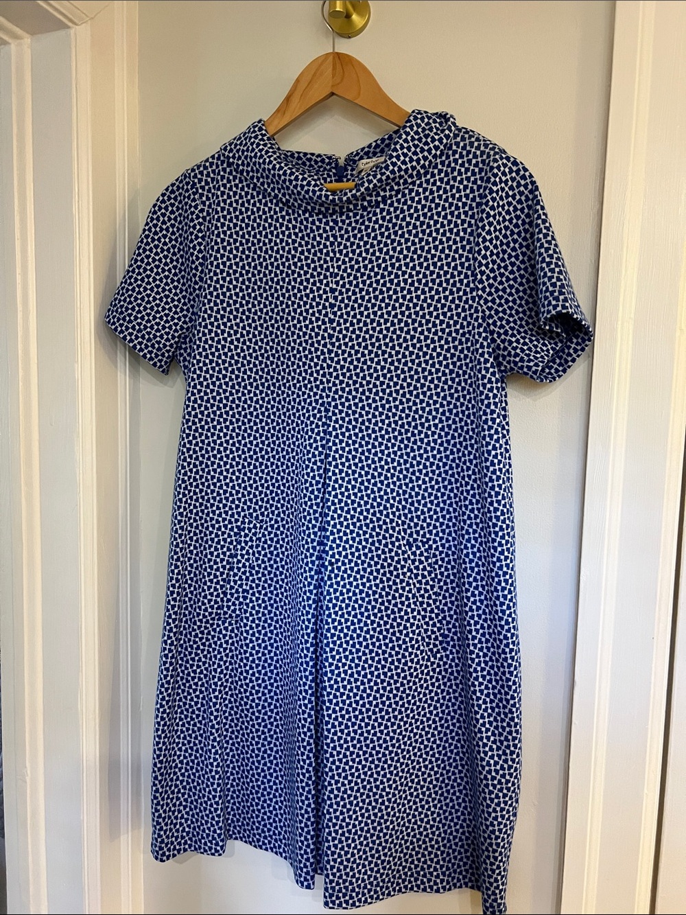 Tyler Boe Blue & White Short-Sleeve Patterned Mini Dress